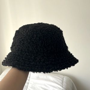 Sherpa black bucket hat